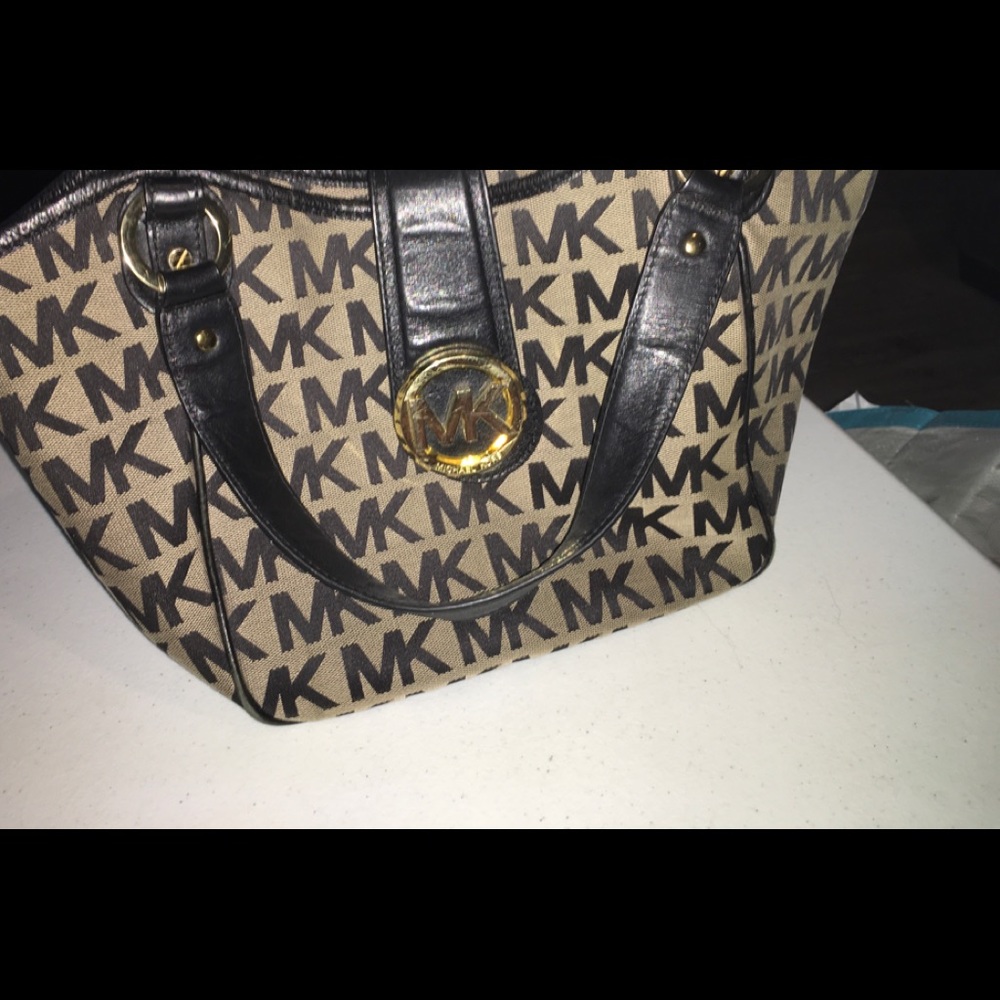 Michael Kors Jet Set Logo Handbag